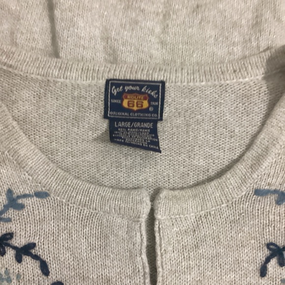 Route66 Women’s Beige with Blue Floral Stitching Cardigan Knit Wool Sweater - Picture 4 of 5